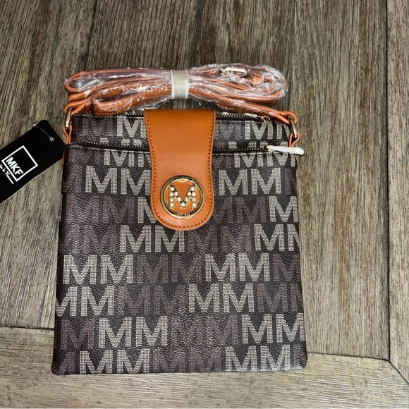 MKF MIA K Farrow Corssbody NWT - Picture 1 of 4